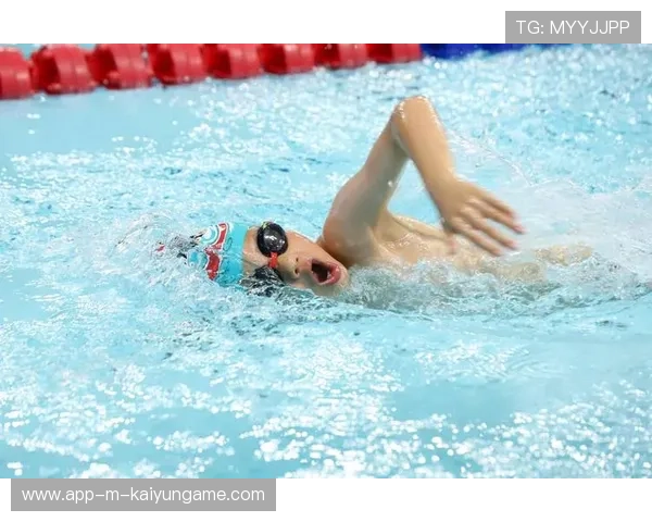 青少年跳水比赛中多名小将脱颖而出，基础扎实