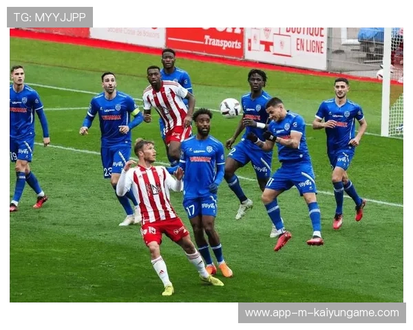 球队在关键比赛中凭借防守反击实现逆转,防守球员被进攻队员超越时,应该采用 步伐来追赶 球队在关键比赛中凭借防守反击实现逆转,防守球员被进攻队员超越时,应该采用 步伐来追赶