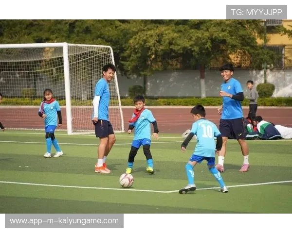 职业球员是否应该参与校园足球推广,职业球员不用上学吗 职业球员是否应该参与校园足球推广,职业球员不用上学吗