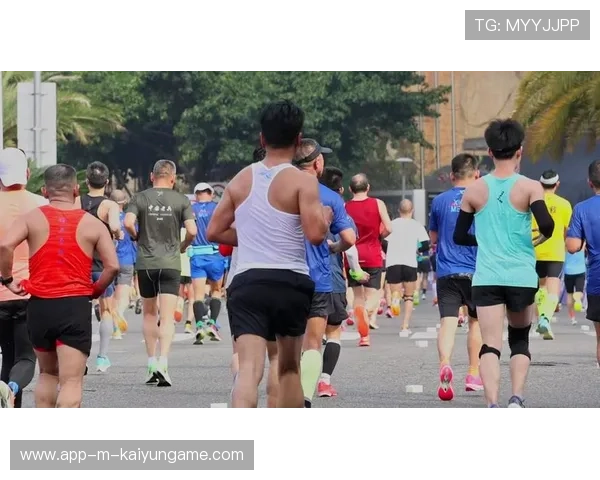 胡志明市马拉松：越南跑者持续突破，赛事精彩纷呈！，航拍越南胡志明市